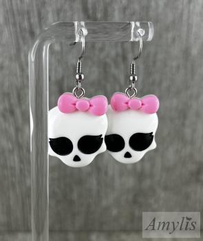 Schädel Ohrringe mit rosa Schleife | Handgefertigter Schmuck von Amylis