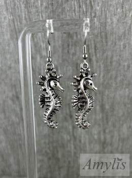 Preview: Seepferdchen Ohrringe Silberoptik | Handgefertigter Schmuck von Amylis