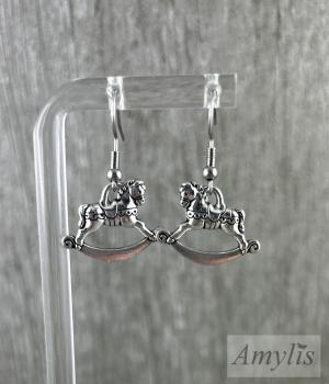Preview: Schaukelpferd Ohrhänger – verspielter Handmade Schmuck | Amylis