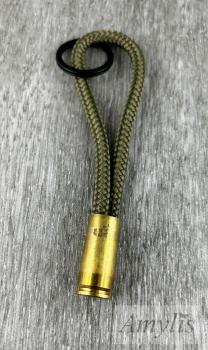 Schlüsselanhänger Patrone oliv – handmade Jagdschmuck von Amylis